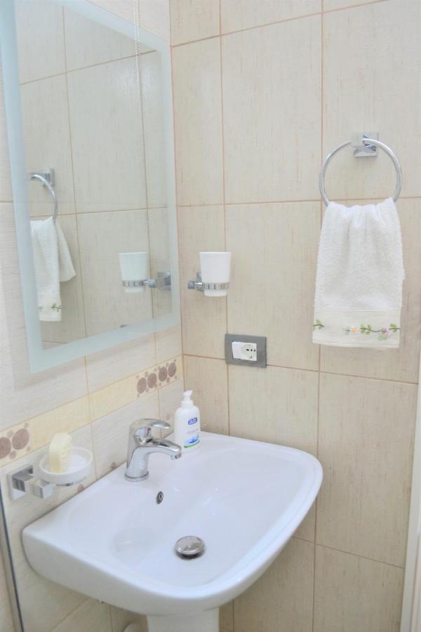 Aria Apartment Berat Luaran gambar