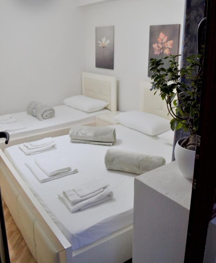 Aria Apartment Berat Luaran gambar